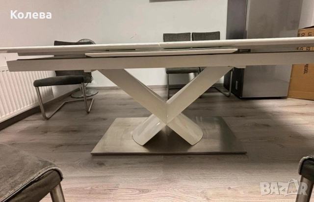 Разтегателна трапезна маса