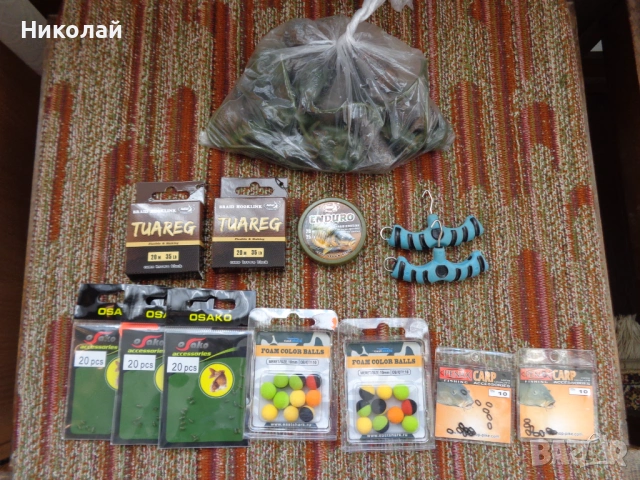 Много шаранджийски неща,поводи,олова и др.  