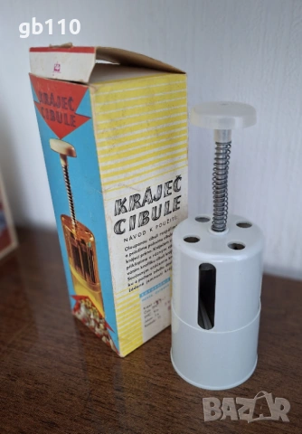 Уред за рязане на лук, от Чехословакия, около 1980 г.