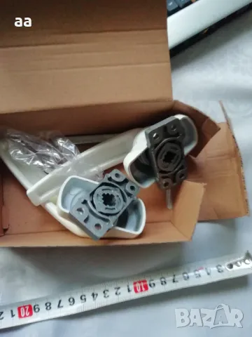 Дръжки за брава бели метал, снимка 1