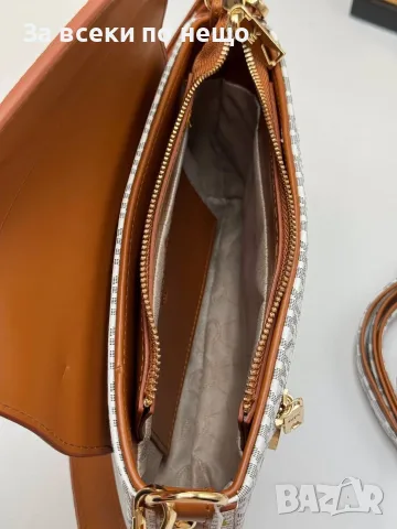 Michael Kors Дамска Елегантна Чанта С Капак Монограм И Златисти Детайли-Различни Цветове Код SEM-692, снимка 14 - Чанти - 55970021