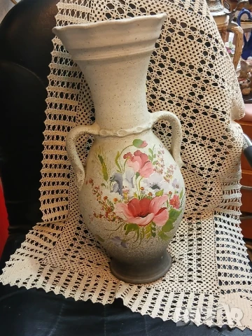 Висока ръчно рисувана керамична вазa