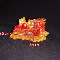 Сувенир малка статуетка червен китайски дракон с монети , снимка 3 - Статуетки - 44465433