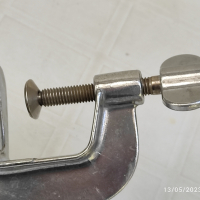 Вносен швейцарски метален апарат за вадене на костилки от череши, снимка 6 - Аксесоари за кухня - 44556095