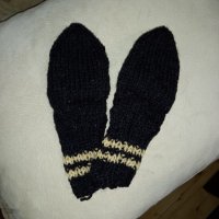 Ръчно плетени детски чорапи от вълна, снимка 2 - Чорапи - 38707927