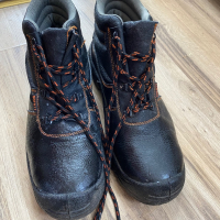 Мъжки кожени работни обувки SAFETI ! 44 н, снимка 2 - Мъжки боти - 44796192