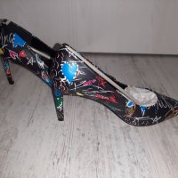 Нови страхотни обувки , снимка 1 - Дамски ежедневни обувки - 41409933