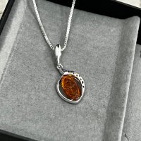 Сребърна висулка с оранжев камък, снимка 1 - Колиета, медальони, синджири - 44209975