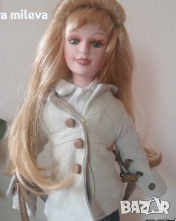 Нова кукла със стойка , снимка 1