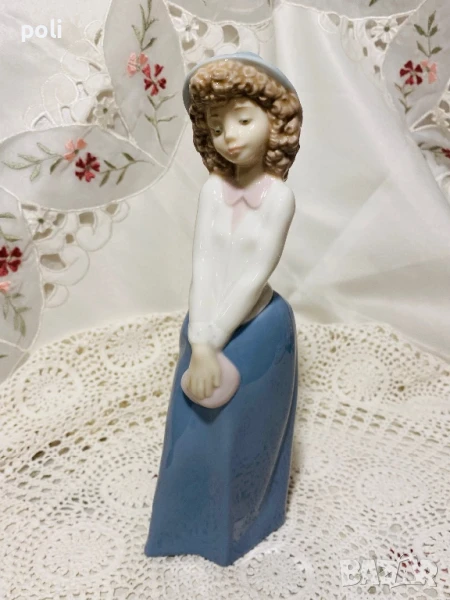 порцеланова статуетка , снимка 1