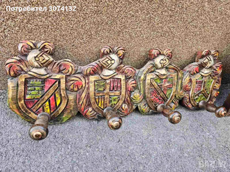 Испанска ръчно рисувана закачалка за стена с дърворезба, снимка 1