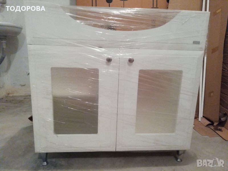 Шкаф за баня от МДФ с порцеланова мивка 85см., снимка 1