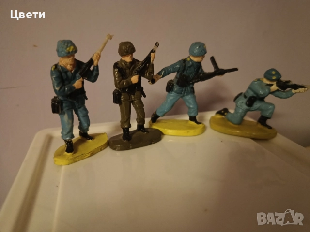 стари фигурки войници