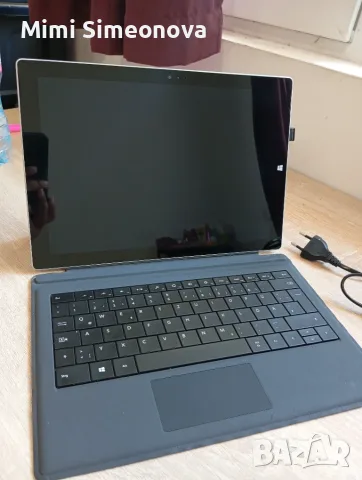 Surface Pro 3 таблет става като лаптоп има магнитна оригинална клавиатура и оригинално зарядно , снимка 13 - Лаптопи за работа - 55723209