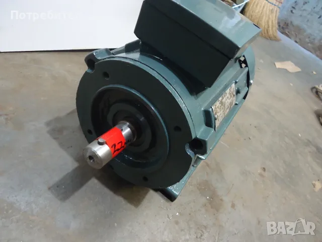 Трифазен ел.мотор 1,1KW - 2900 об/мин., снимка 2 - Електродвигатели - 55774282