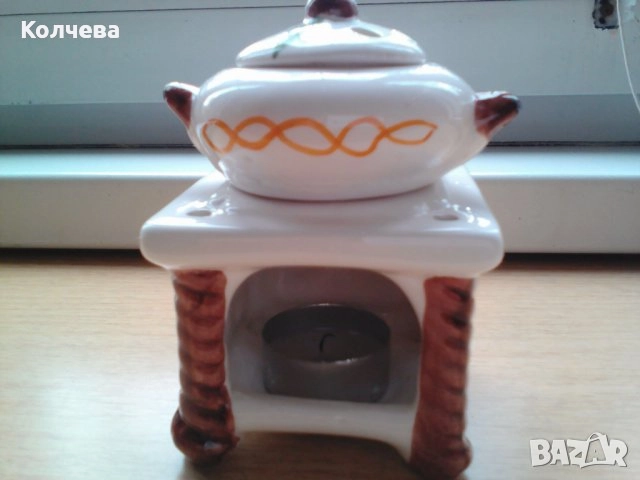 продавам стар модел дървена, разтегателна маса и диван, снимка 8 - Маси - 50673279