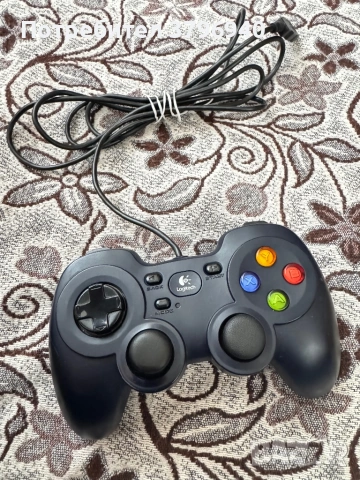 контролер Logitech F310 за компютърни игри