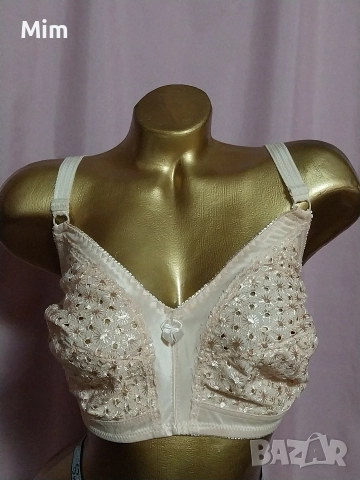 110 С Сутиен в цвят телесен с бродерия без банели 