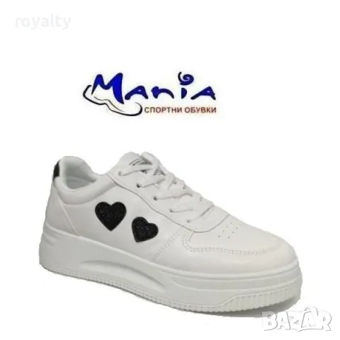 Дамски спортни обувки с декорация сърца
