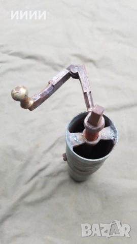 Бронзова мелница мелничка, снимка 3 - Антикварни и старинни предмети - 51882404