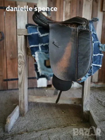 Black English saddle size 16"