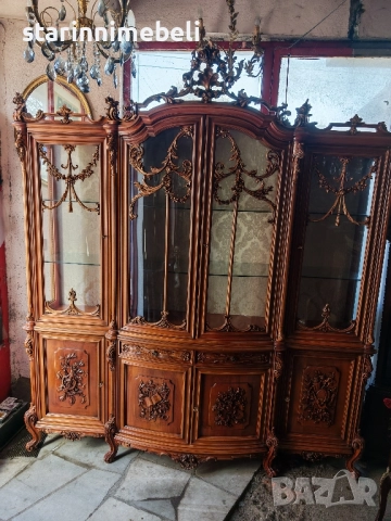 Луксозна антикварна витрина 
