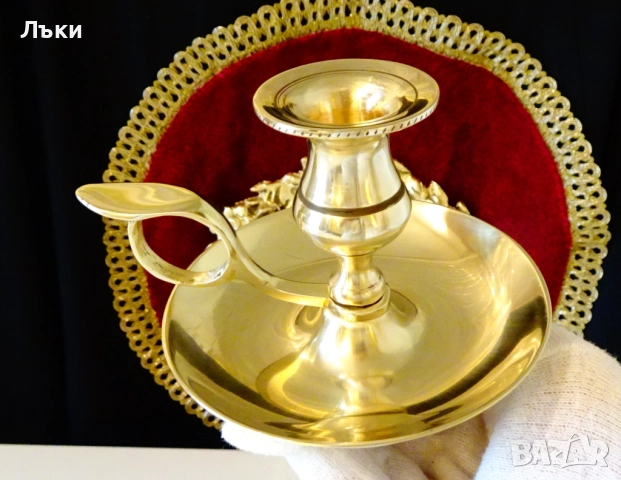 Викториански бронзов свещник с дръжка. 