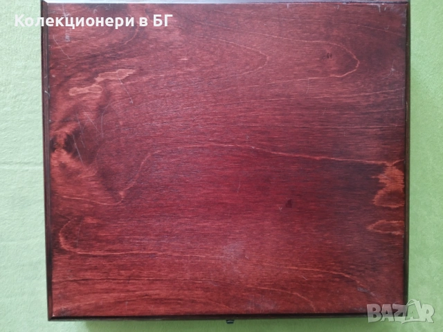 ДЪРВЕНА КУТИЯ ЗА СЪХРАНЕНИЕ НА МОНЕТИ /виж описанието/