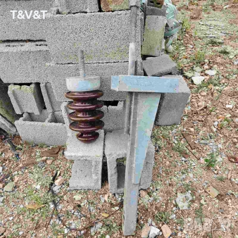 Електро елементи шина тип КТА 3200YA4, конзола МЦГ951, изолатор ИНПК20, снимка 2 - Други машини и части - 52029743