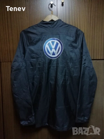 VfL Wolfsburg Nike ново оригинално горнище ветровка Фолфсбург Фолксваген Volkswagen VW, снимка 2 - Спортни дрехи, екипи - 52777125