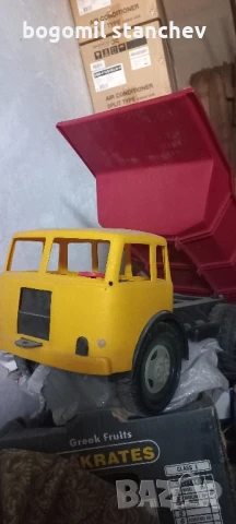 Самосвал дълж. 50см вис 25см шир 27см, снимка 2 - Коли, камиони, мотори, писти - 51300324