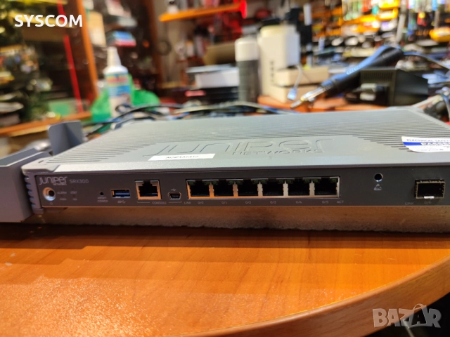 Защитна стена/рутер Juniper SRX300 Network Security Firewall, снимка 5 - Рутери - 52299306