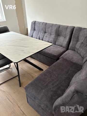 Трапезна маса Нова