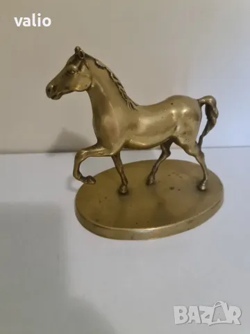 Месингова статуетка на кон