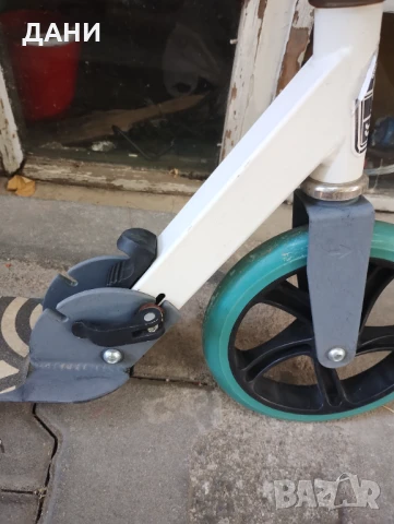 Тротинетка в перфектно състояние, снимка 3 - Скутери и тротинетки - 51035945