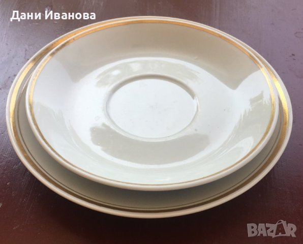 2 бр. бели порцеланови чинии със златни кантове