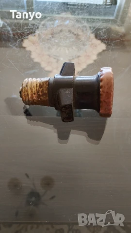 Фасунга с два контакта:2в1.