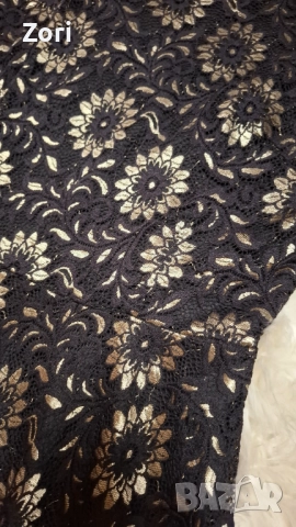 УНИКАЛНО КРАСИВА черна дантелена рокля на златисти цветя, снимка 2 - Рокли - 52585323
