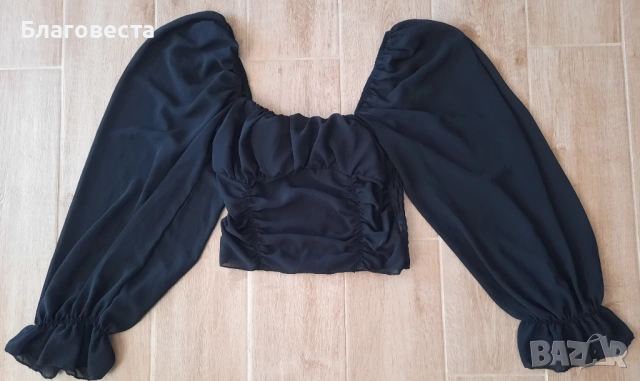 Къса блуза с разкроени шифонени ръкави 