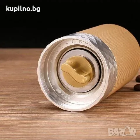 Златиста ръчна кафемелачка Barista Space Premium Hand Grinder., снимка 2 - Аксесоари за кухня - 56257673