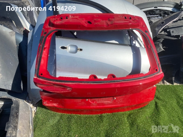 Октавиа заден капак забележка, снимка 3 - Части - 51774872