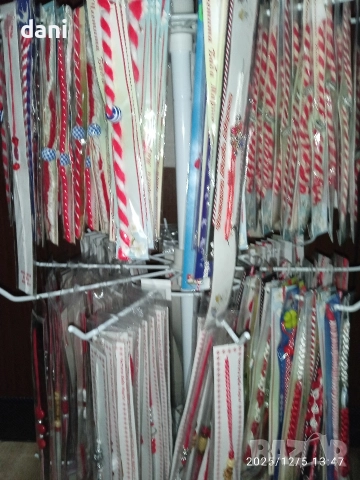 Микс от 700 мартеници с подарък стелаж , снимка 9 - Други - 52674563