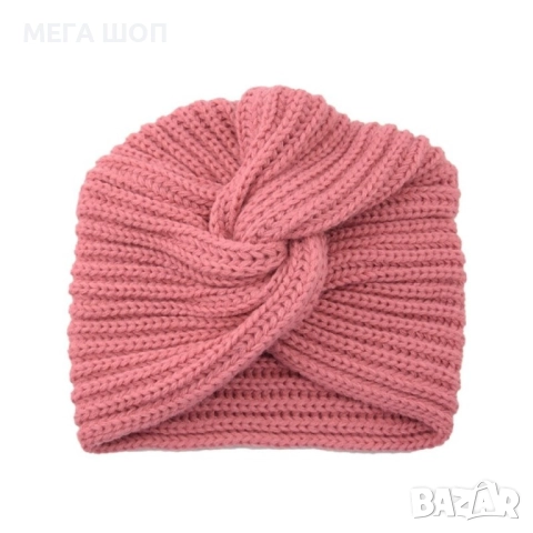 Дамска зимна плетена шапка с усукан възел по средата, снимка 5 - Шапки - 52641427