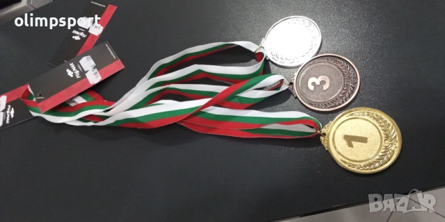 медали нови  1,2,3 място 6.5см диаметър с тикольорна лента количество