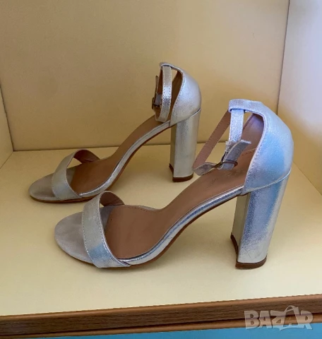 Сребърни сандали с ток - 38 номер