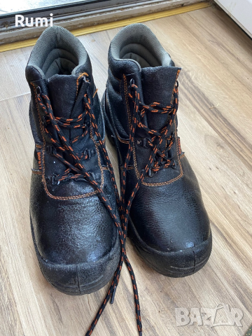 Мъжки кожени работни обувки SAFETI ! 44 н, снимка 2 - Мъжки боти - 44796192