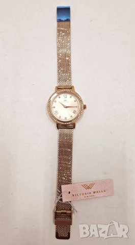 Златисто розов дамски часовник Victoria Walls с кутия, снимка 3 - Дамски - 42112832