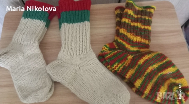 Предлагам красиви ръчно плетени чорапи и терлици , снимка 7 - Дамски чорапи - 52875619