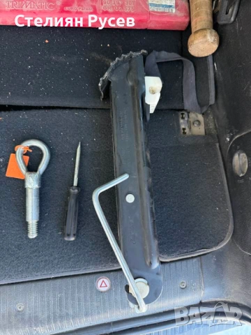 0402 оригинален крик + кука  за opel zafira a цена 20 евро общо оригнален крик + кука за теглене + о, снимка 2 - Части - 53353118