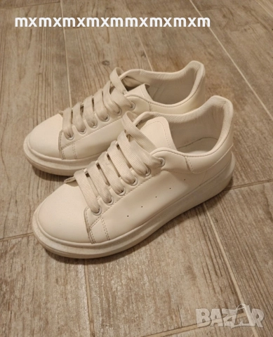 Дамски бели кецове